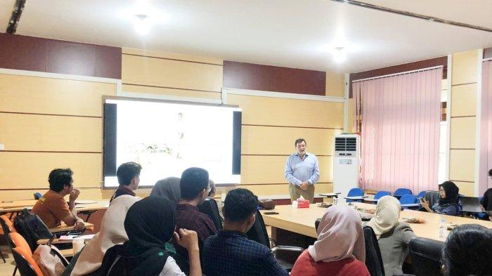 Suasana saat bedah buku 