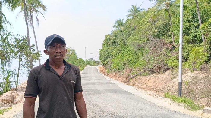 Warga apresiasi Pemerintah Kabupaten Pulau Taliabu, usai bangun jalan hotmix di Desa Kasango - Beringin.