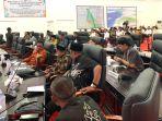Suasana-rapat-DPRD-Halmahera-Selatan-dengan-kepala-daerah.jpg