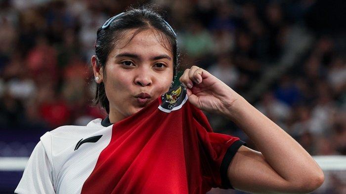 Atlet bulutangkis tunggal putri Indonesia, Gregoria Mariska Tunjung, mempersembahkan medali Perunggu di Olimpiade 2024. (foto: Badminton Photo/Yohan Nonotte)