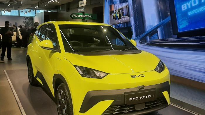 MOBIL LISTRIK - BYD resmi meluncurkan mobil listrik Atto 1 di GIIAS 2025 dengan harga mulai Rp195 juta. Hadir dalam dua varian, mobil ini menjadi EV termurah di Indonesia.