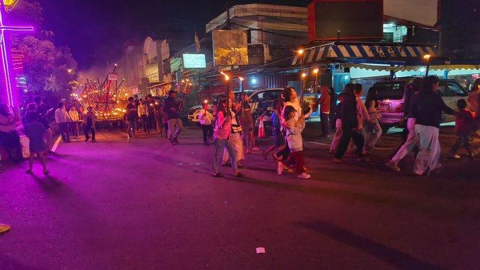BERITA FOTO: Pawai Obor Paskah 2025 di Rantepao Toraja Utara - Tribuntoraja.com