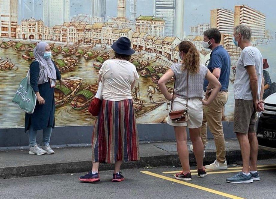 A Journey Across the Heartland, satu tur terbaik di Singapura yang wajib kamu coba.