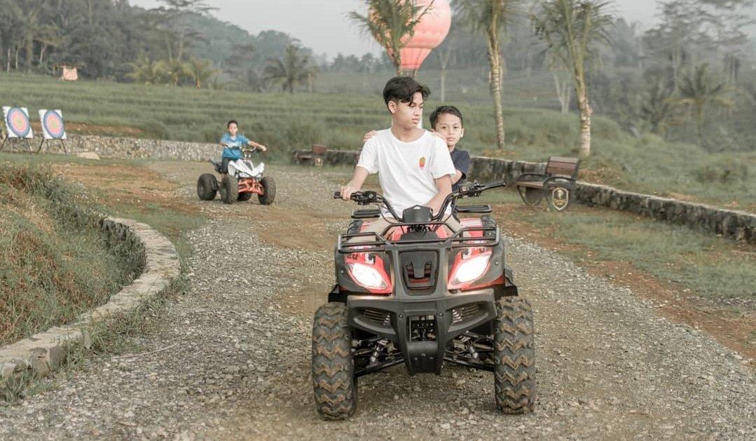 ATV, satu wahana terbaik di Santosa Park & Stable, tempat wisata populer di Kendal Jawa Tengah.