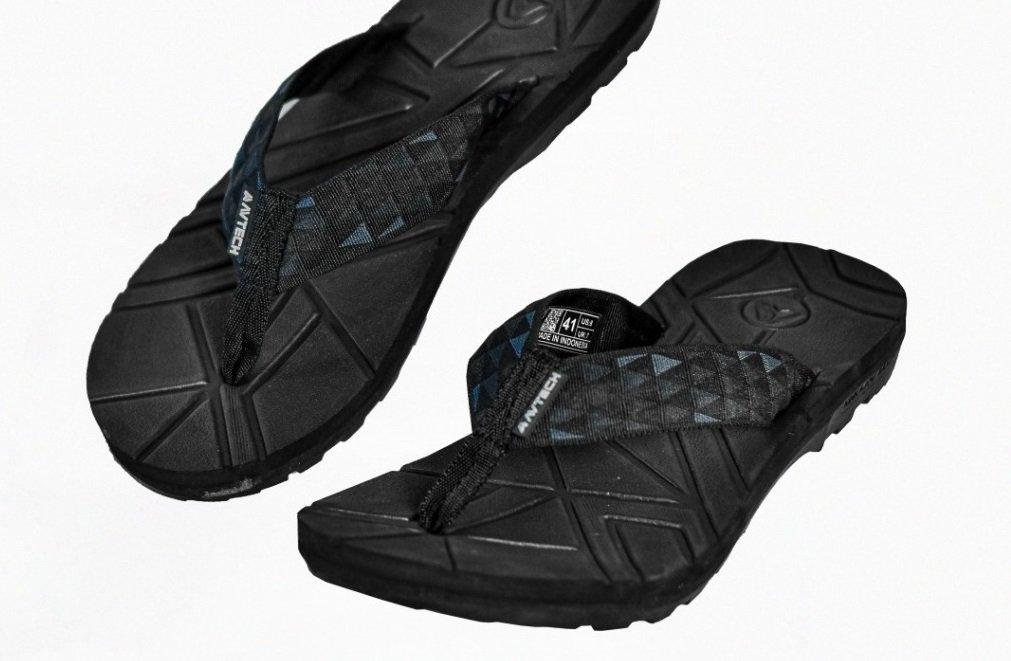 AVTECH Dolomite Triangle, satu sandal pria terbaik untuk traveling yang nyaman dipakai.