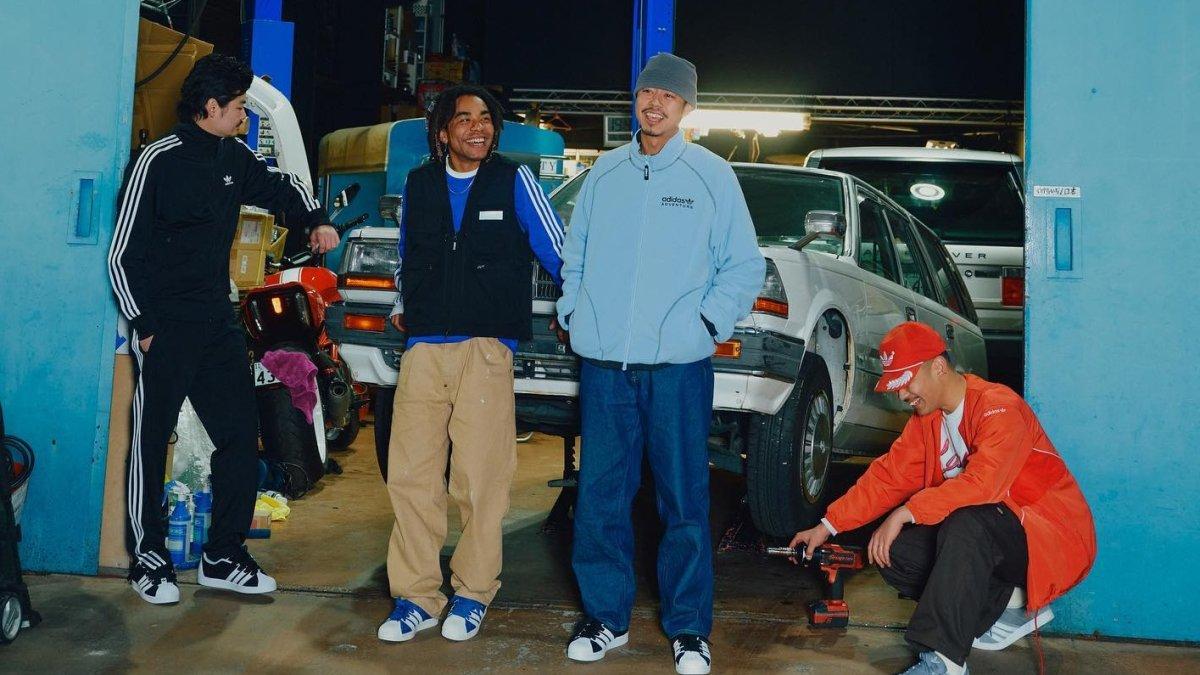 Adidas Originals, satu toko sneaker terbaik di Tokyo Jepang buat kamu yang mencari oleh-oleh unik.