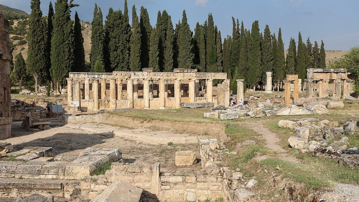 Agora dari Hiérapolis, Turki