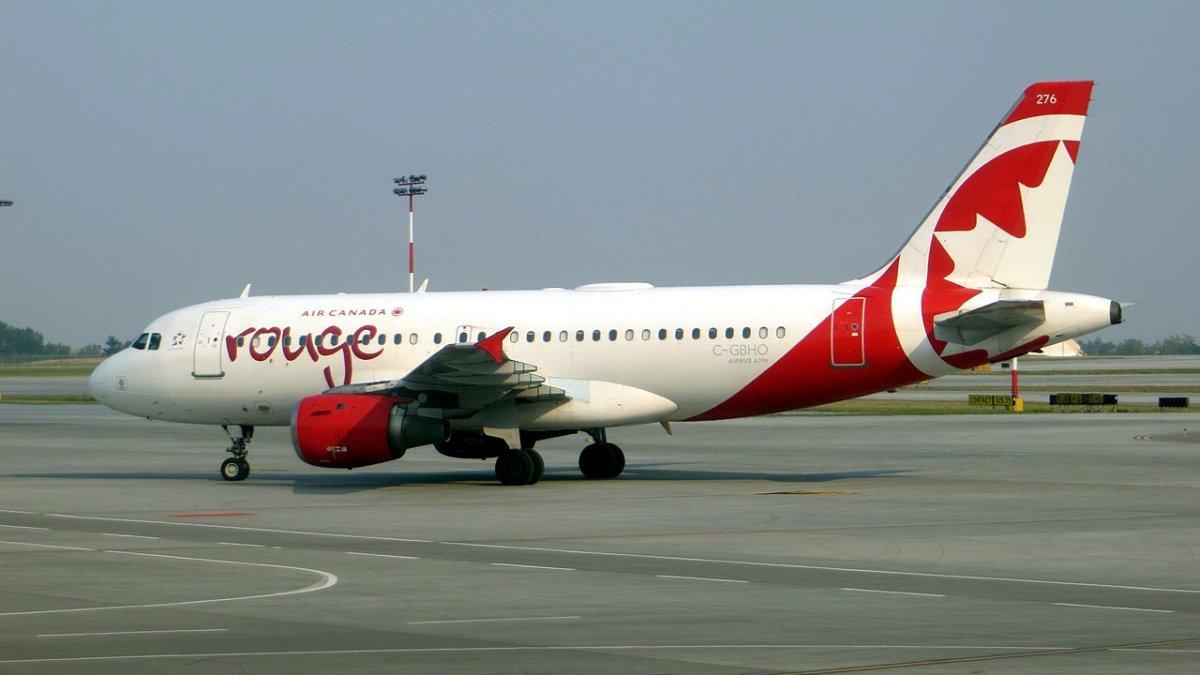 Air Canada Rouge, satu maskapai penerbangan berbiaya rendah terbaik versi AirlineRatings.com.