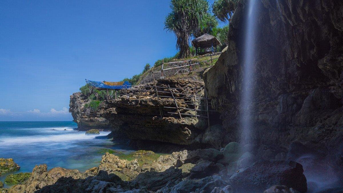 Air Terjun Pantai Jogan, satu air terjun terbaik di Jogja untuk healing akhir pekan.