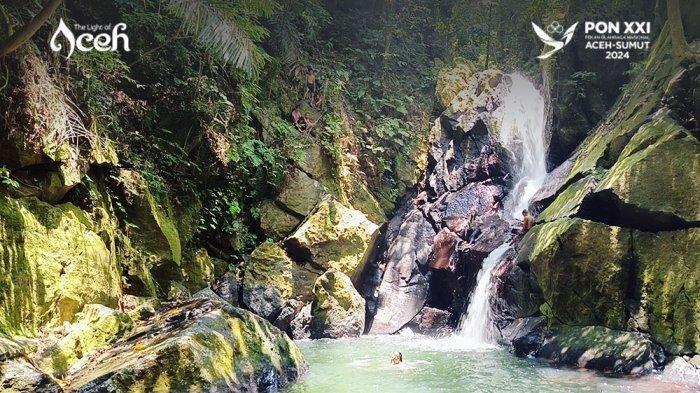 Air Terjun Pria Laot berlokasi di Desa Pria Laot, Kelurahan Iboih, Kota Sabang, Aceh.