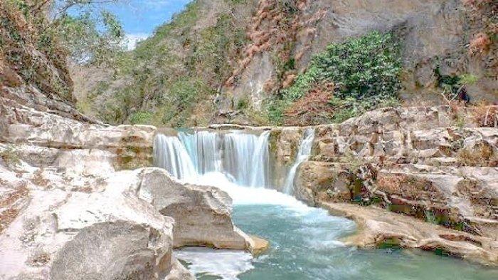 Air Terjun Tanggedu, tempat wisata di Kabupaten Sumba Timur, Nusa Tenggara Timur (NTT).
