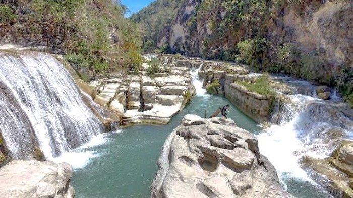 Air Terjun Tanggedu, tempat wisata di Kabupaten Sumba Timur, Nusa Tenggara Timur.