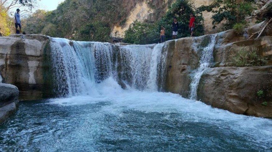 Salah satu air terjun di lokasi wisata Air Terjun Tanggedu, Desa Tanggedu, Kecamatan Kanatang, Kabupaten Sumba Timur, Pulau Sumba, Nusa Tenggara Timur (NTT), Kamis (20/8/2020).