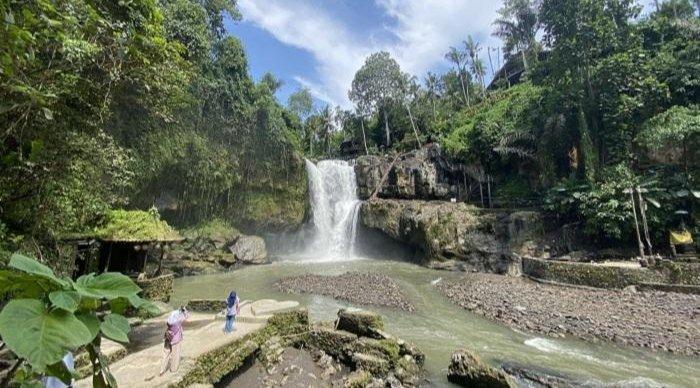 Pesona Air Terjun Tegenungan di Desa Kemenuh, Kecamatan Sukawati, Kabupaten Gianyar, Bali.