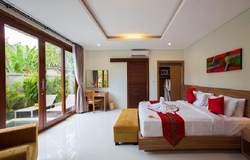 Aishwarya Exclusive Villas, satu hotel bintang 4 di Gianyar Bali yang menawarkan fasilitas kolam renang.