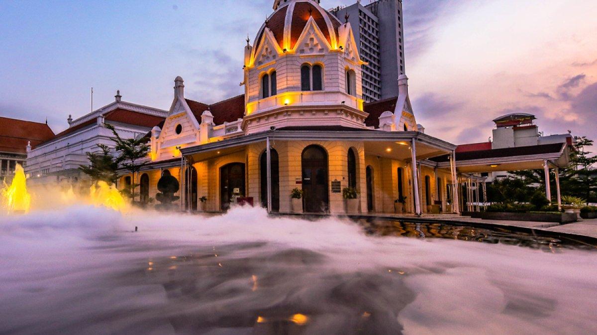 Alun-ALUN Surabaya salah satu destinasi wisata yang banyak spot foto menarik di dalamnya