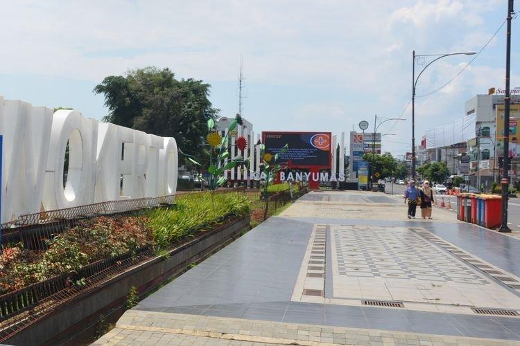 Alun-alun Purwokerto di Kabupaten Banyumas, Jawa Tengah.
