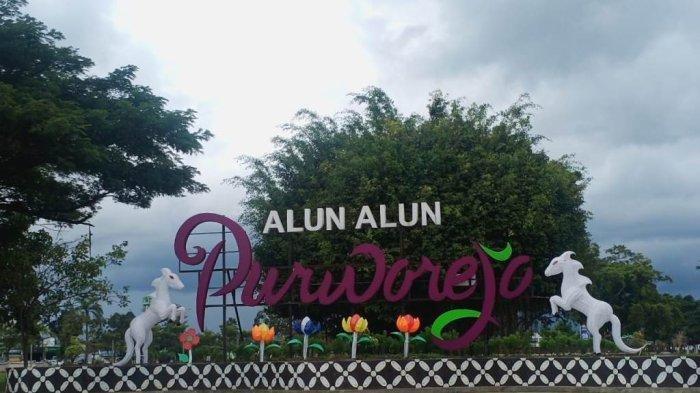 Potret aktivitas masyarakat di beberapa sudut Alun-alun Purworejo pada Rabu (14/12/2022).
