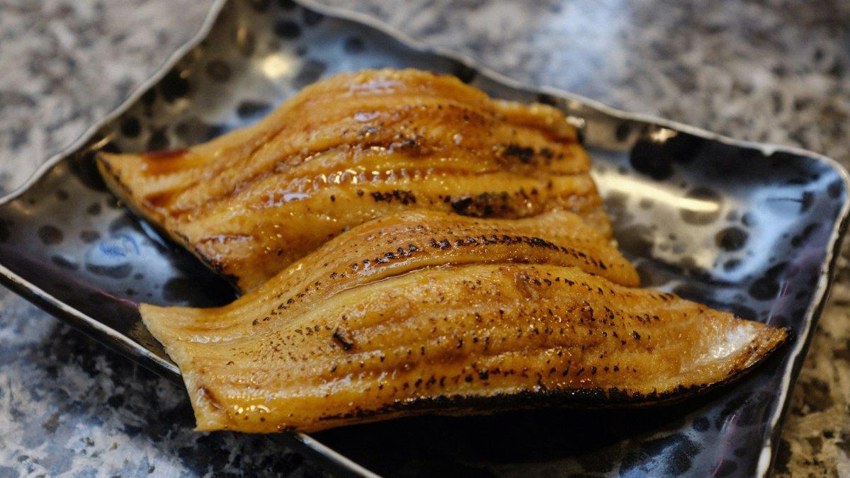 Anago, satu makanan khas Jepang yang wajib kamu coba saat pertama kali liburan ke sana.