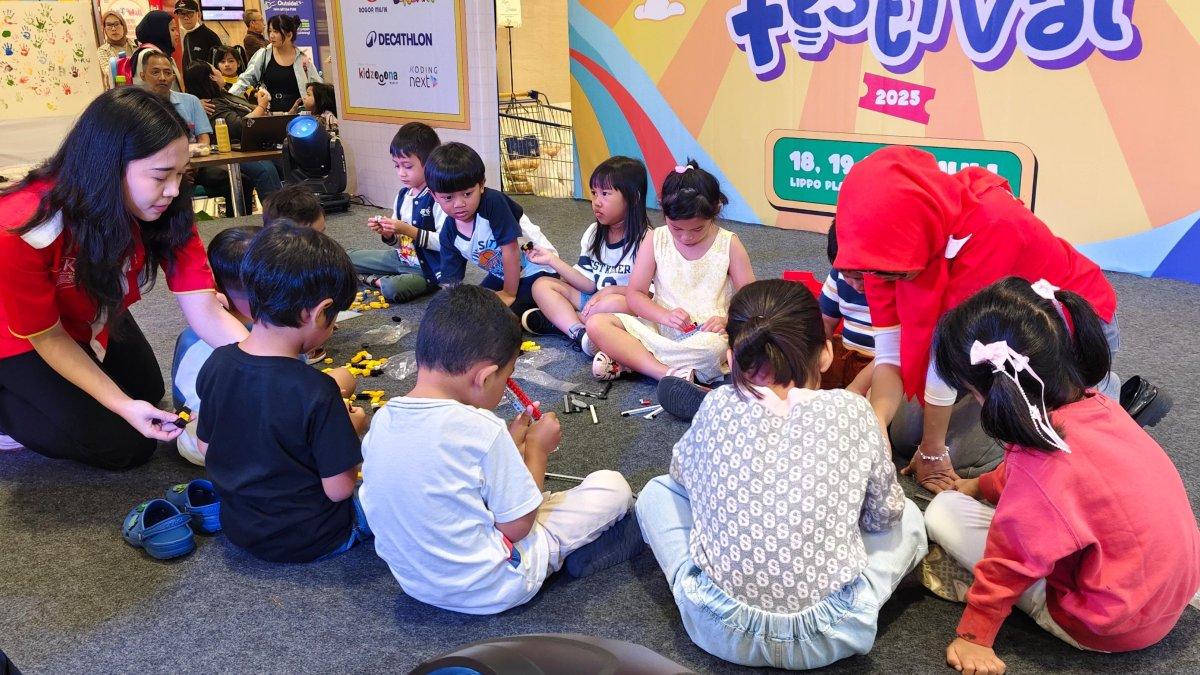 Anak-anak antusias mengikuti aktivitas edukatif di Bogor Kids Festival 2025 di Lippo Plaza Ekalokasari.