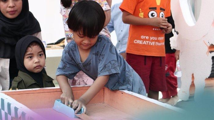 Anak-anak saat bermain di Peek A Boo Playland Jogja.