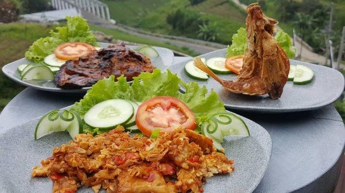 Aneka menu makanan di Waroenge Mbah Man Tawangmangu Karanganyar. Berikut rincian daftar menu dan harga di Waroenge Mbah Man, restoran berkonsep pantai unik di Tawangmangu Karanganyar, Jawa Tengah.