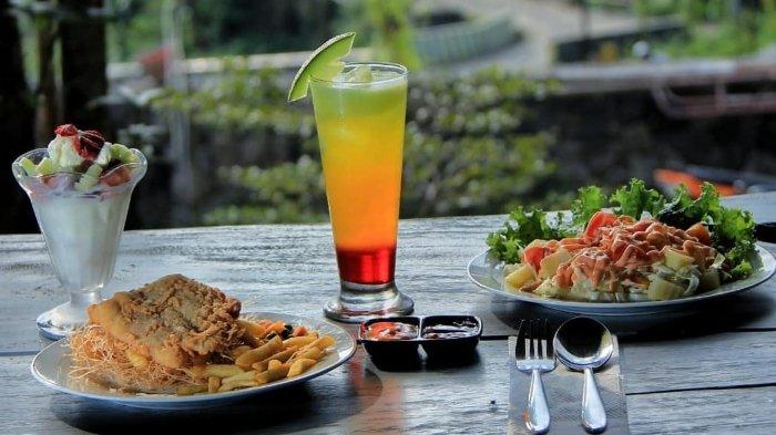 Aneka menu makanan di Waroenge Mbah Man Tawangmangu Karanganyar. Berikut rincian daftar menu dan harga di Waroenge Mbah Man, restoran berkonsep pantai unik di Tawangmangu Karanganyar, Jawa Tengah.