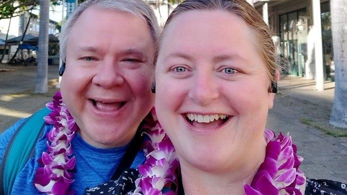 Angelyn dan Richard Burk, pasangan suami istri Amerika Serikat yang pilih tinggal di kapal pesiar daripada rumah mereka sendiri, sebut biaya hidup lebih murah.