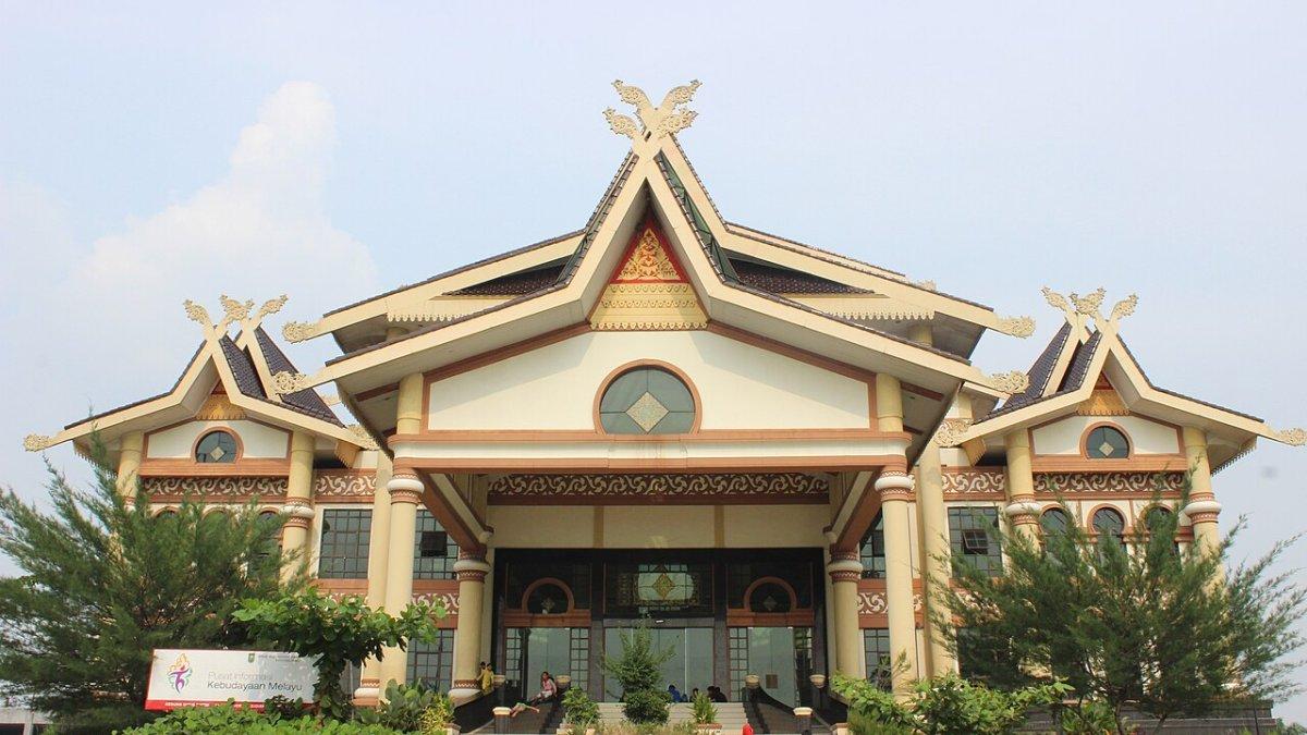 Anjung Seni Idrus Tintin, Pekanbaru, Riau
