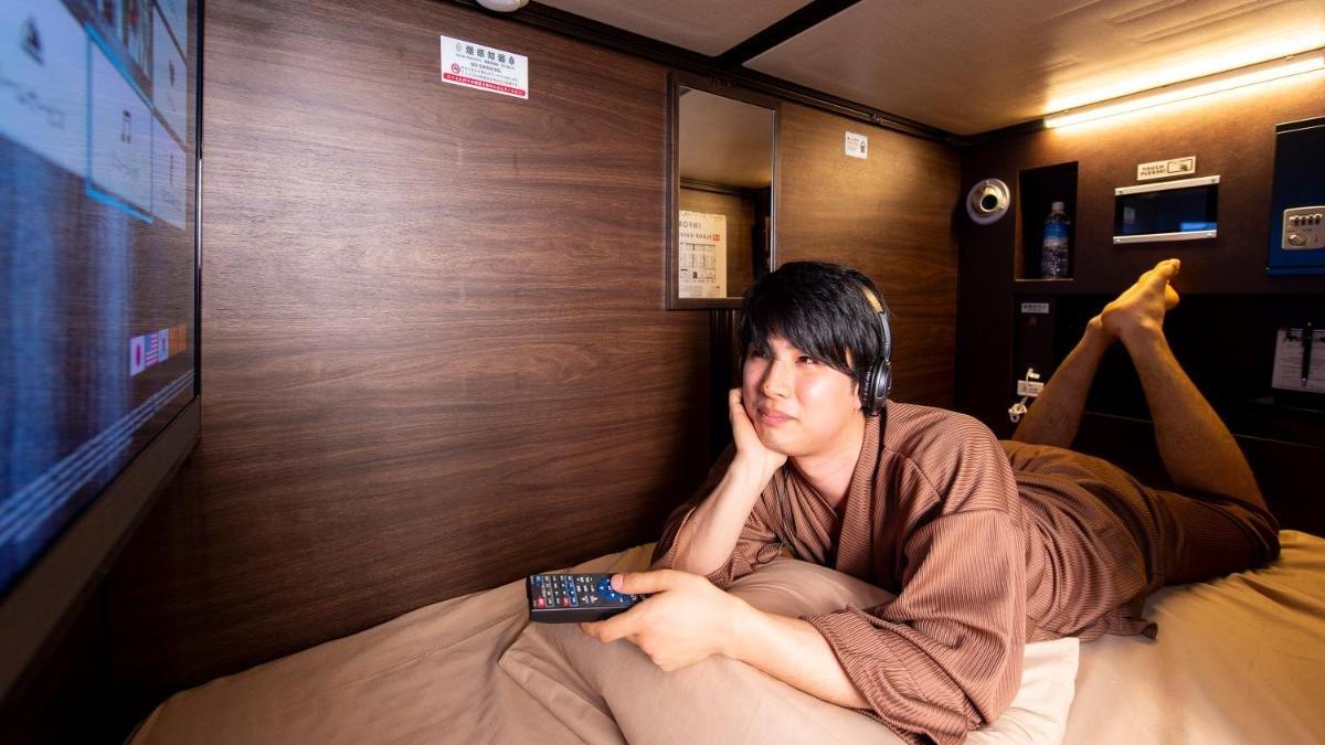 Anshin Oyado Shijo Karasuma, satu hotel kapsul hits di Jepang buat liburan hemat dan unik.