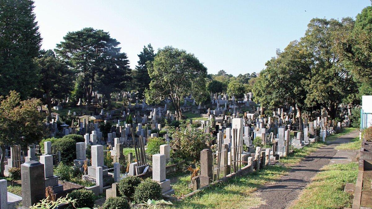 Aoyama Cemetery, satu tempat berhantu di Tokyo Jepang buat kamu penggemar wisata misteri.