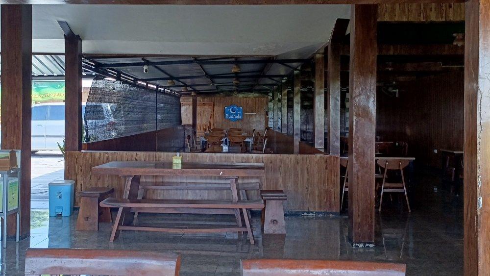 Area indoor di Pecel Menangan 2 Sukoharjo