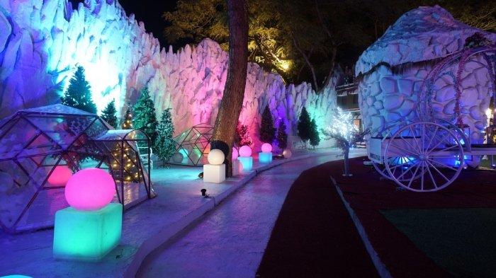 Area wisata Snow Village di Lembang Wonderland Bandung, Jawa Barat.