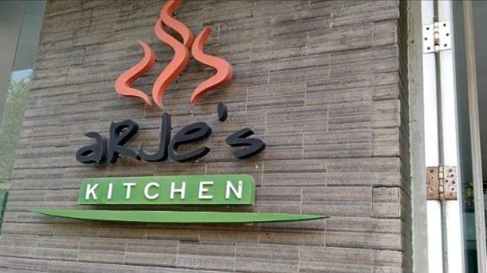 Arjes Kitchen, tempat makan siang enak dan murah meriah di belakang UNS, Kecamatan Jebres, Kota Solo, Jawa Tengah, Selasa (7/11/2023).
