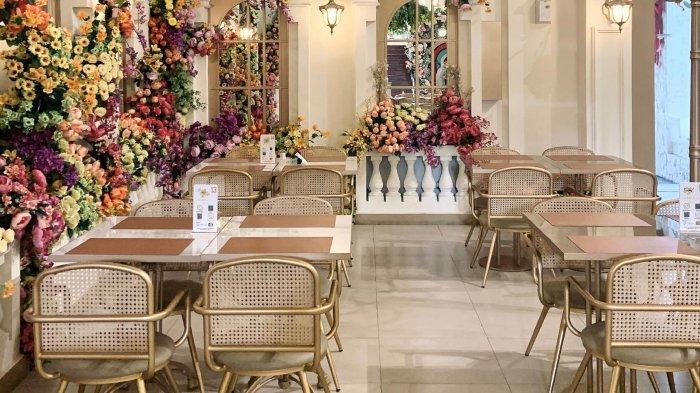 Armey Kitchen, kafe dan tempat nongkrong favorit di Kota Solo, Jawa Tengah berkonsep flower garden.