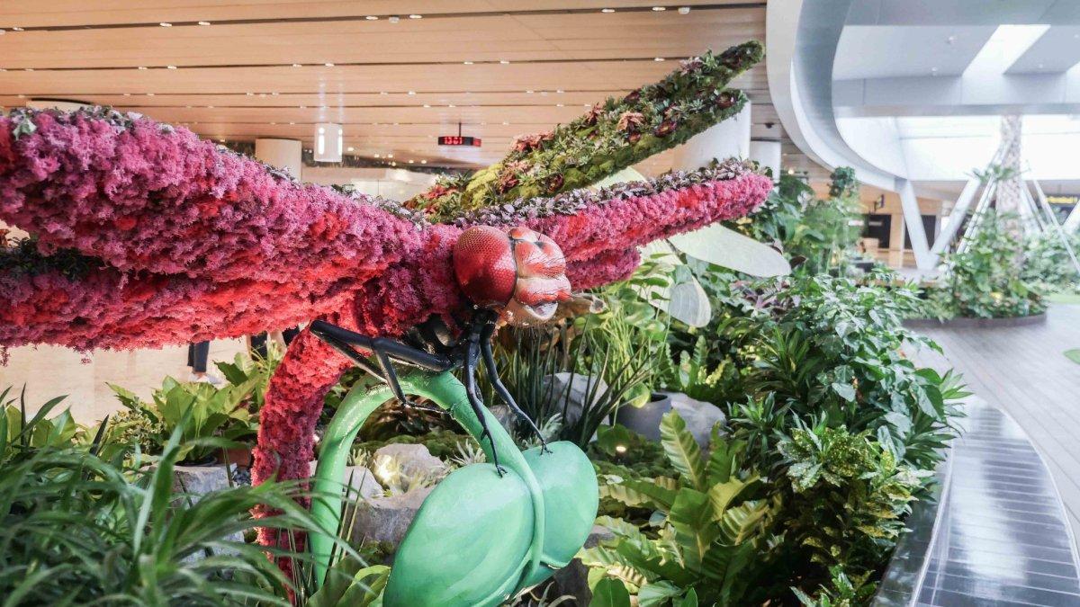 Arrival Garden menyambut wisatawan di Bandara Changi Singapura
