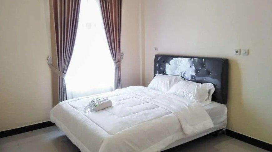 Artayya Puri Homestay near Terminal Purabaya Madiun Mitra RedDoorz.