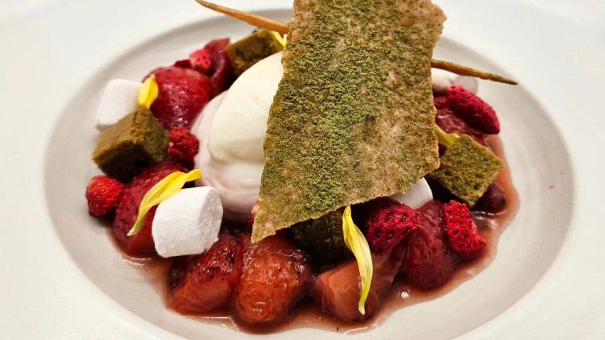 Artemis Grill & Sky Bar, satu tempat makan malam terbaik di Singapura buat merayakan Valentine romantis bareng pasangan.