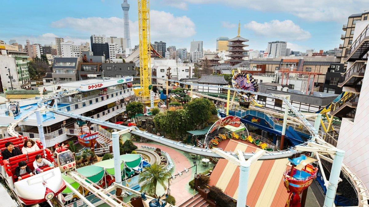 Asakusa Hanayashiki, satu taman hiburan terbaik di Tokyo Jepang.