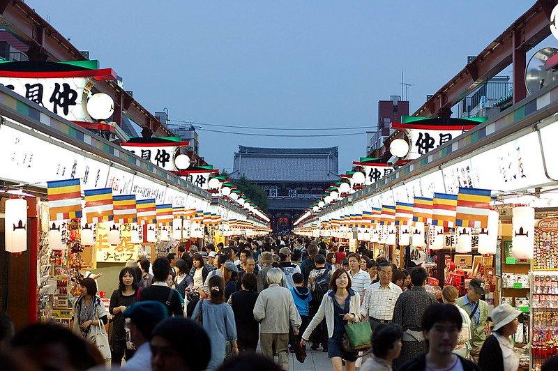 Nakamise, satu tempat wisata gratis di Tokyo Jepang buat kamu yang sedang liburan hemat.