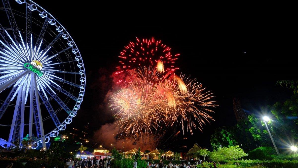 Asiatique: The Riverfront, satu pasar malam di Bangkok Thailand buat belanja oleh-oleh.