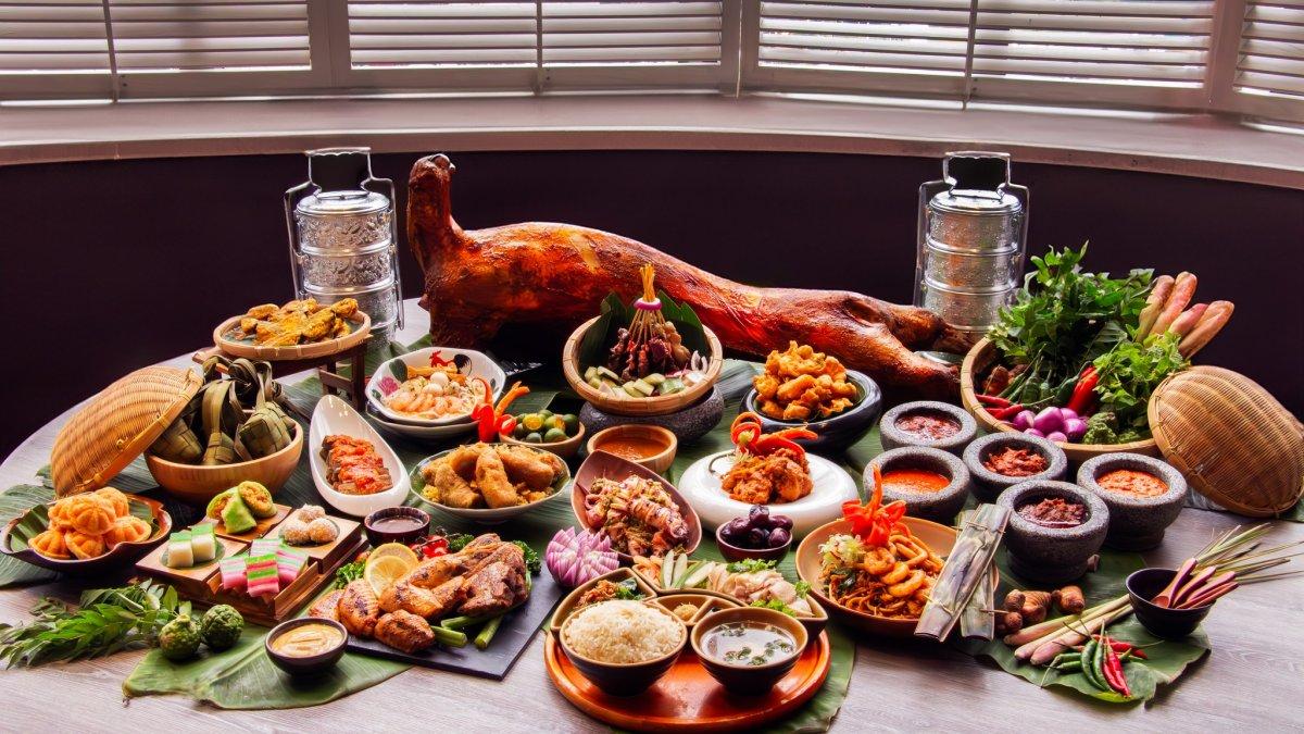 Atrium Restaurant, satu restoran terbaik di Singapura yang menawarkan menu buka puasa.