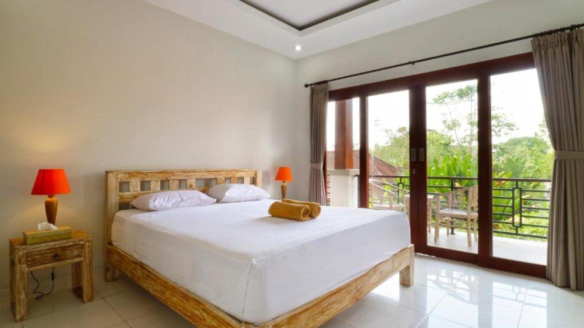 Avisara Villa and Guest House, satu hotel bintang 3 di Nusa Dua Bali yang memiliki rating 8 dengan tarif inap mulai Rp 200 ribuan.