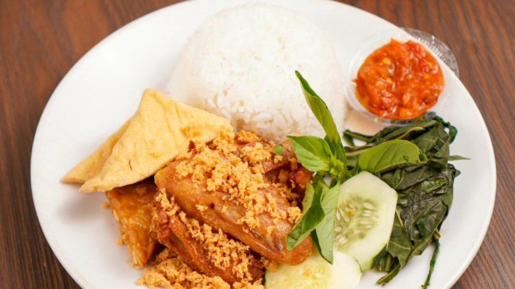 Ayam Goreng Kemangi Madiun.