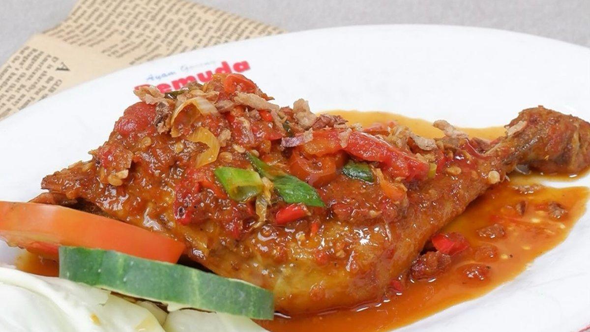 Ayam Goreng Pemuda, Madiun, Jawa Timur