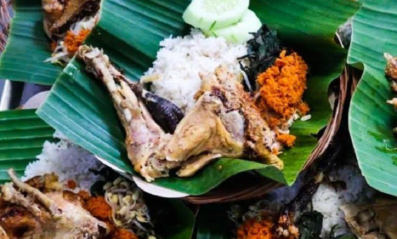 Ayam Lodho Pak Yusuf, satu tempat makan populer di Tulungagung, Jawa Timur.