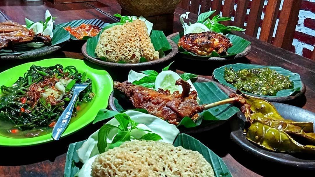 Ayam Pringgondani, satu tempat makan di Magetan, Jawa Timur