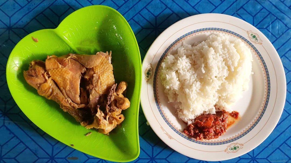 Ayam Tim Goreng Bu Better, satu tempat makan legendaris di Solo, Jawa Tengah