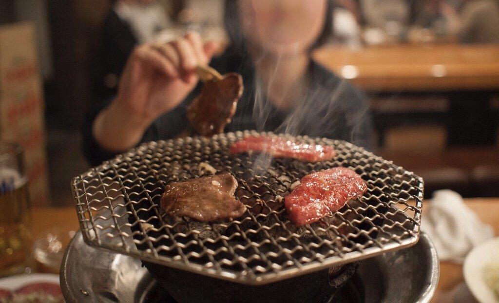 BBQ, satu makanan khas musim panas yang wajib kamu coba saat liburan ke Jepang.