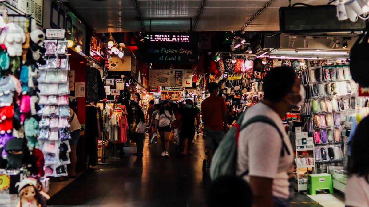 Ilustrasi suasana di Bugis Street Market, Singapura.